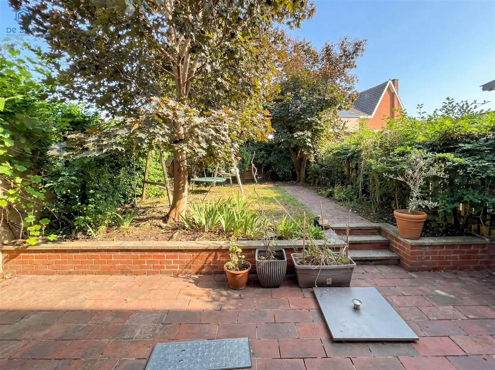 Te renoveren woning met 4 slaapkamers, garage en tuin op toplocatie in Denderleeuw foto 8