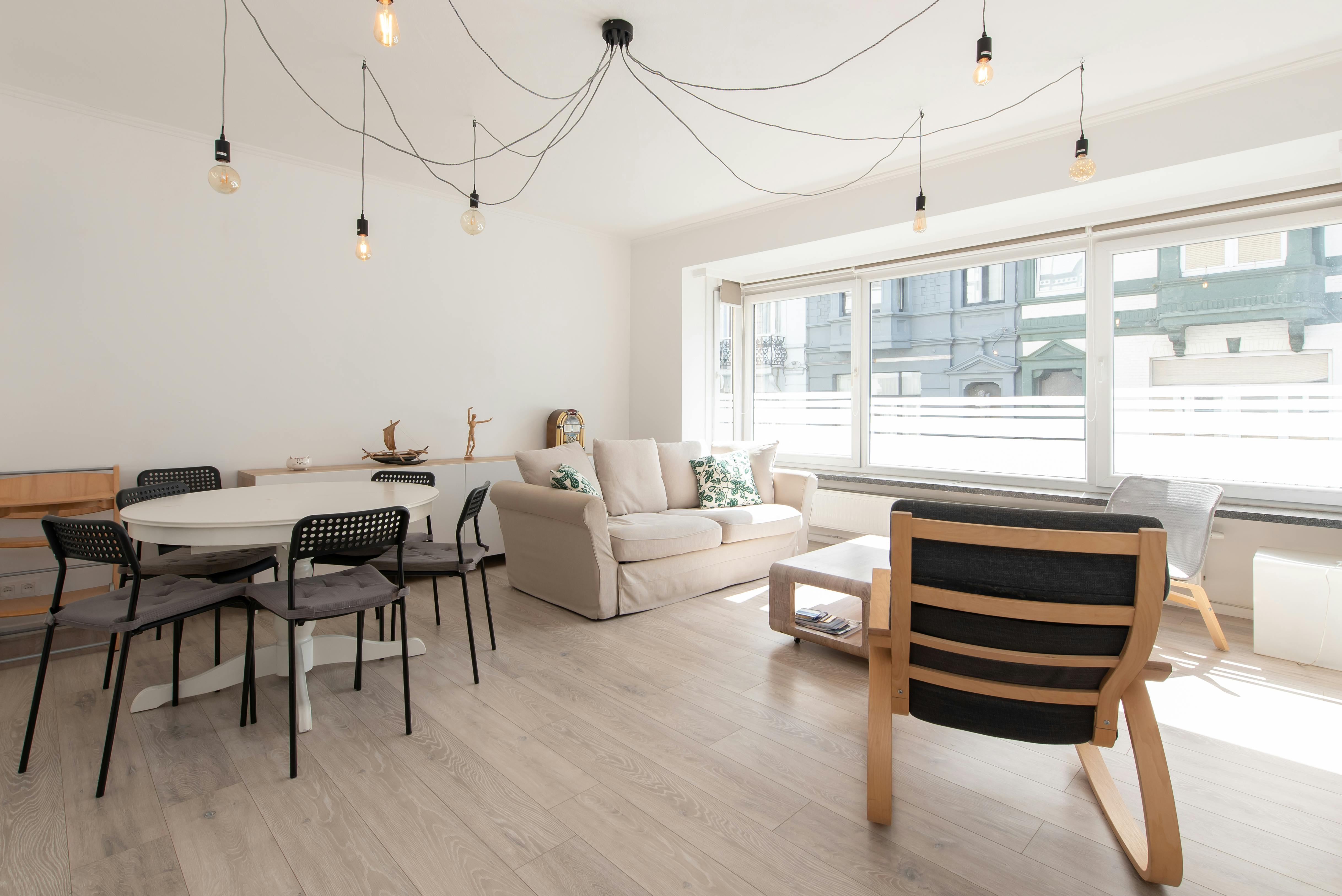 Instapklaar appartement met 2 slaapkamers te Oostende foto {{pictureIndex}}