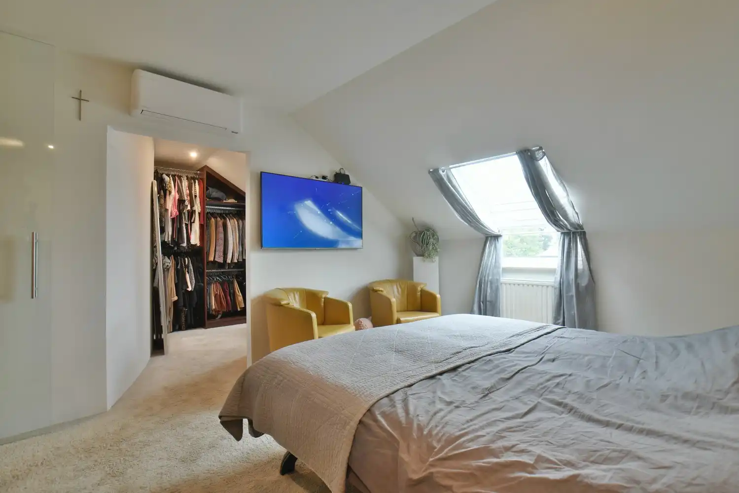 Modern, instapklaar appartement (194 m²) met 3 slaapkamers, 2 badkamers, een dubbele garage en riante kelder foto 11