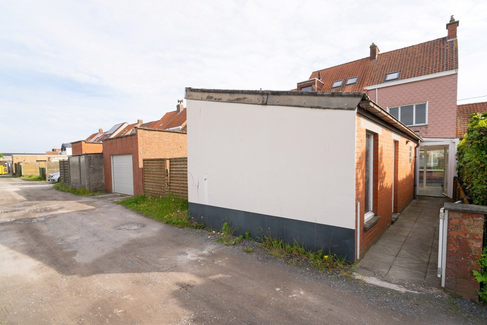 Woning met garage, uitweg en tuin foto 14