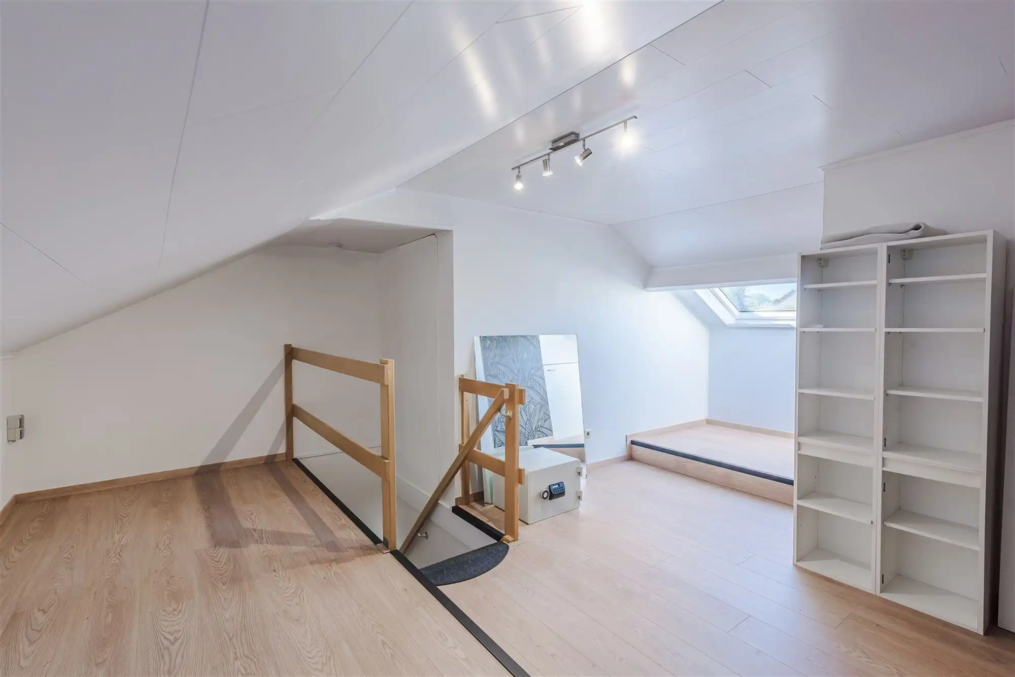 Fris triplex appartement met groot dakterras en garage foto 31