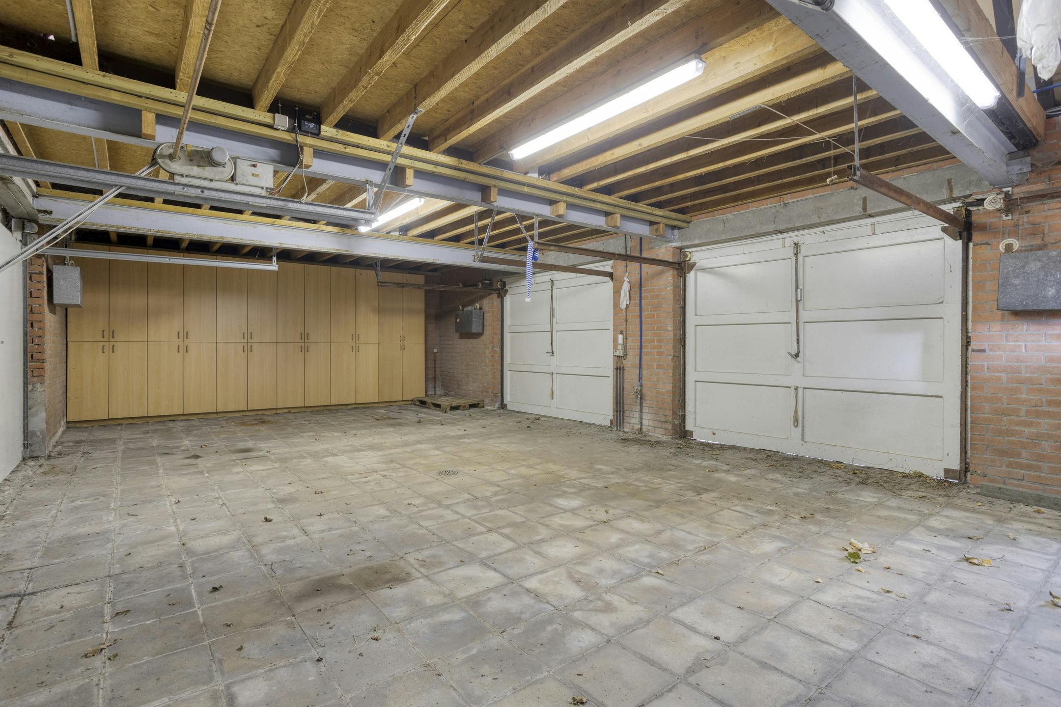 Unieke villa te koop in Zwevezele met prachtige tuin foto 20