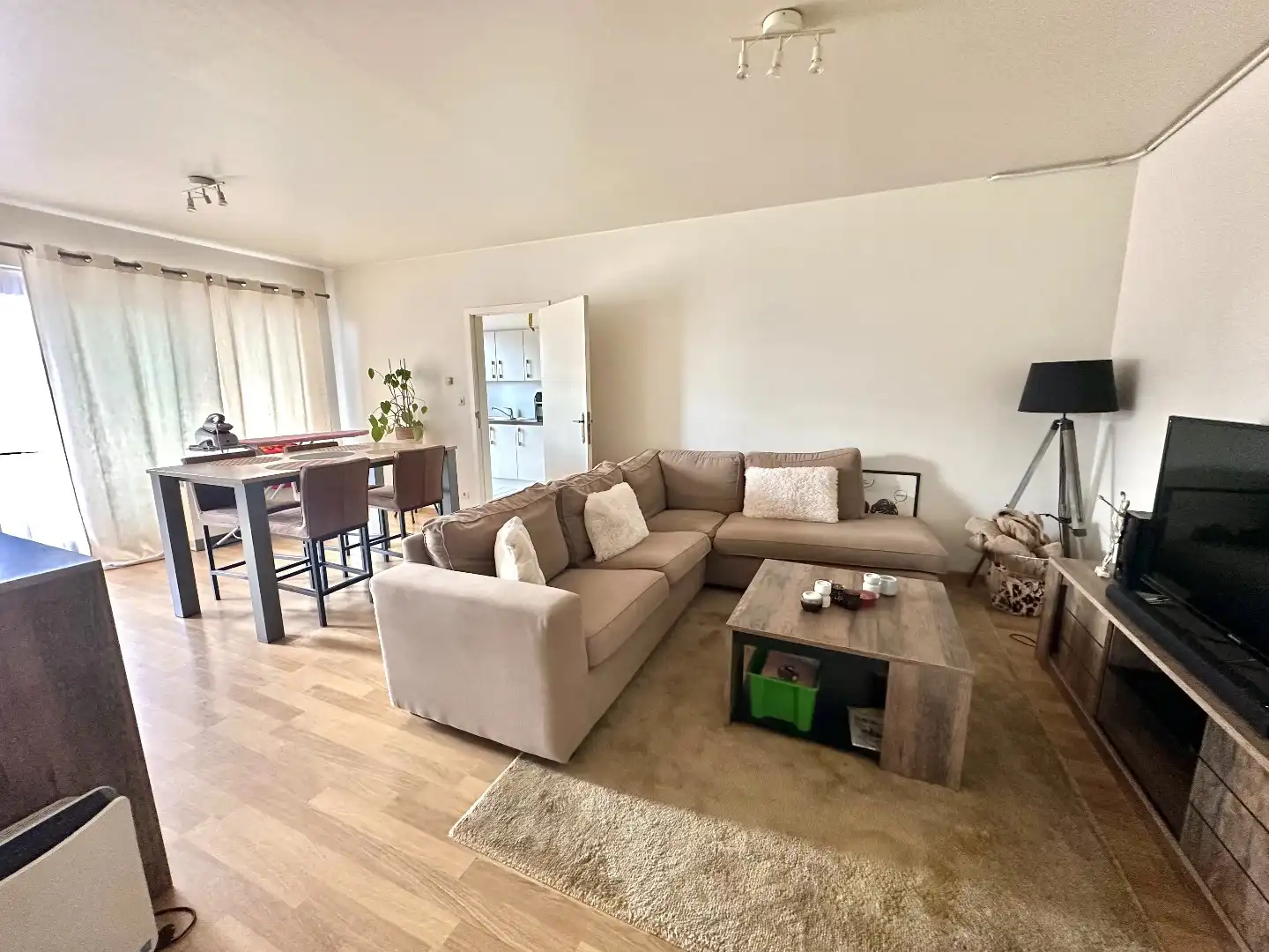 Gezellig en instapklaar 2-slaapkamerappartement met ruim terras foto 3