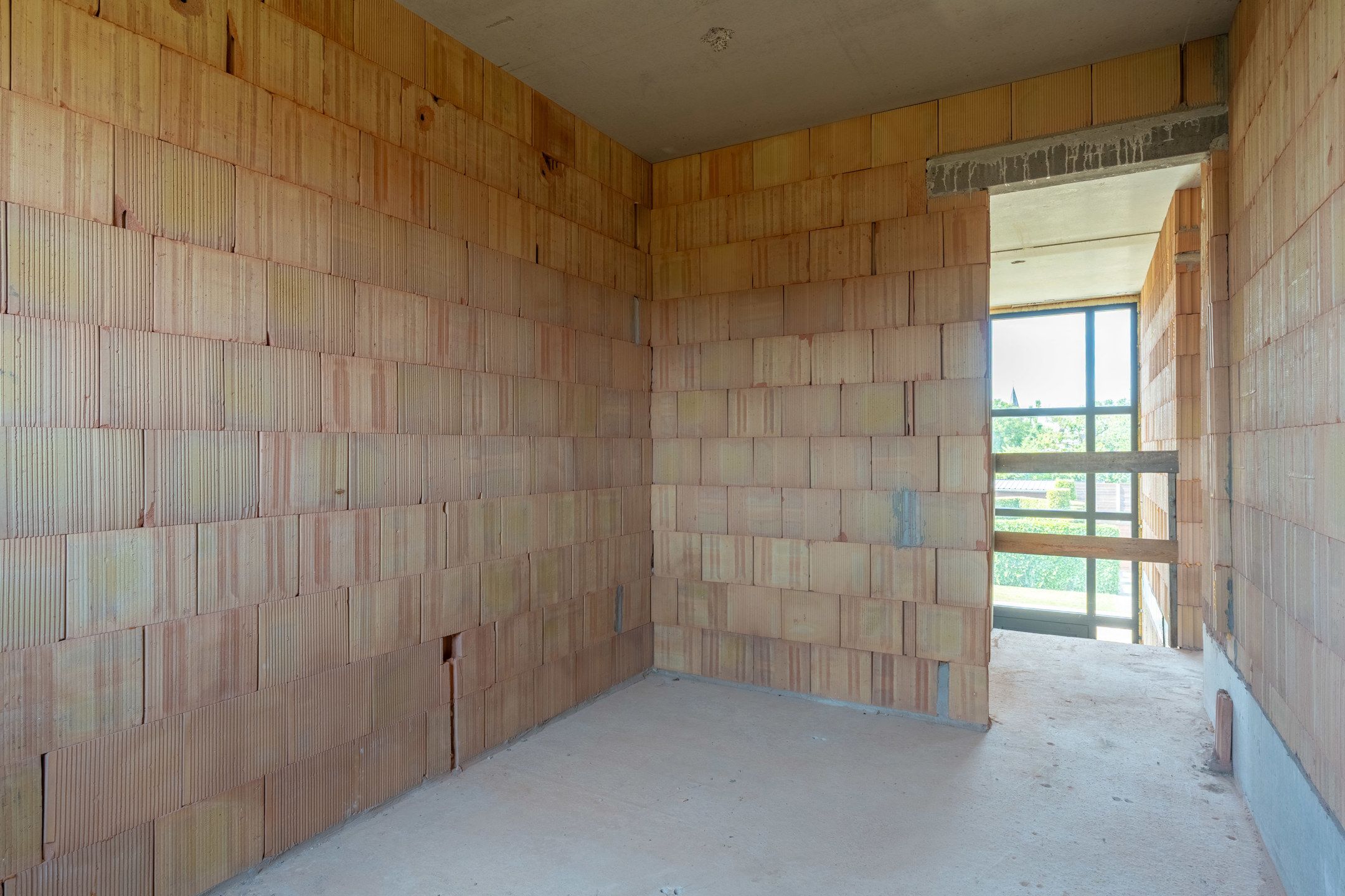 Verder af te werken woning met o.a. 4 slaapkamers, inpandige garage, ... foto 22