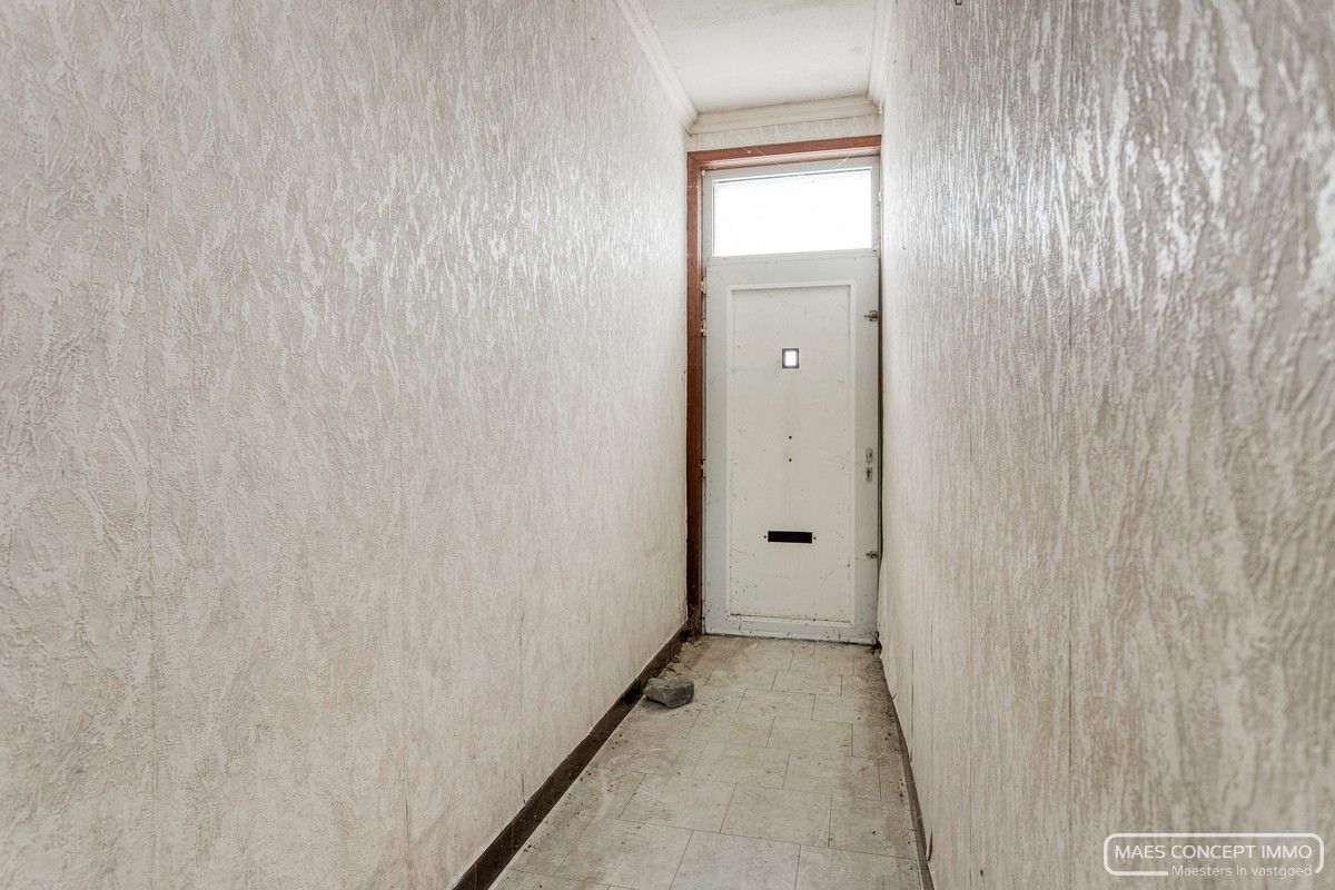 Te renoveren of af te breken woning te koop in Waregem foto 8