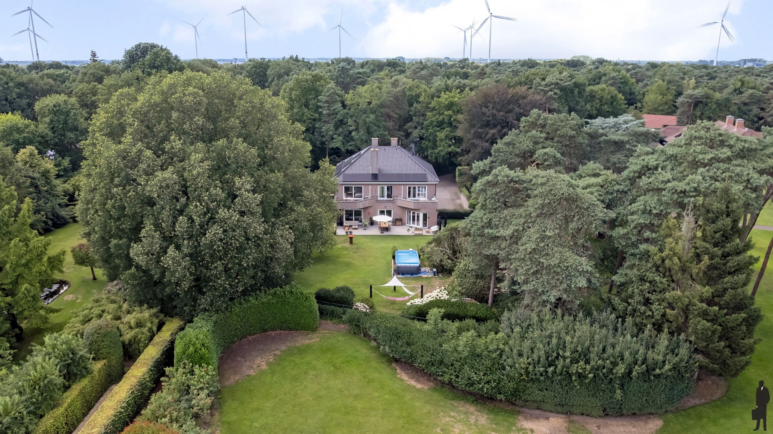 In de residentiële villawijk, De Meersebergen nabij Breda klassieke herenhuis op ca. 2135 m² met uitzicht op "Markdal". foto 61