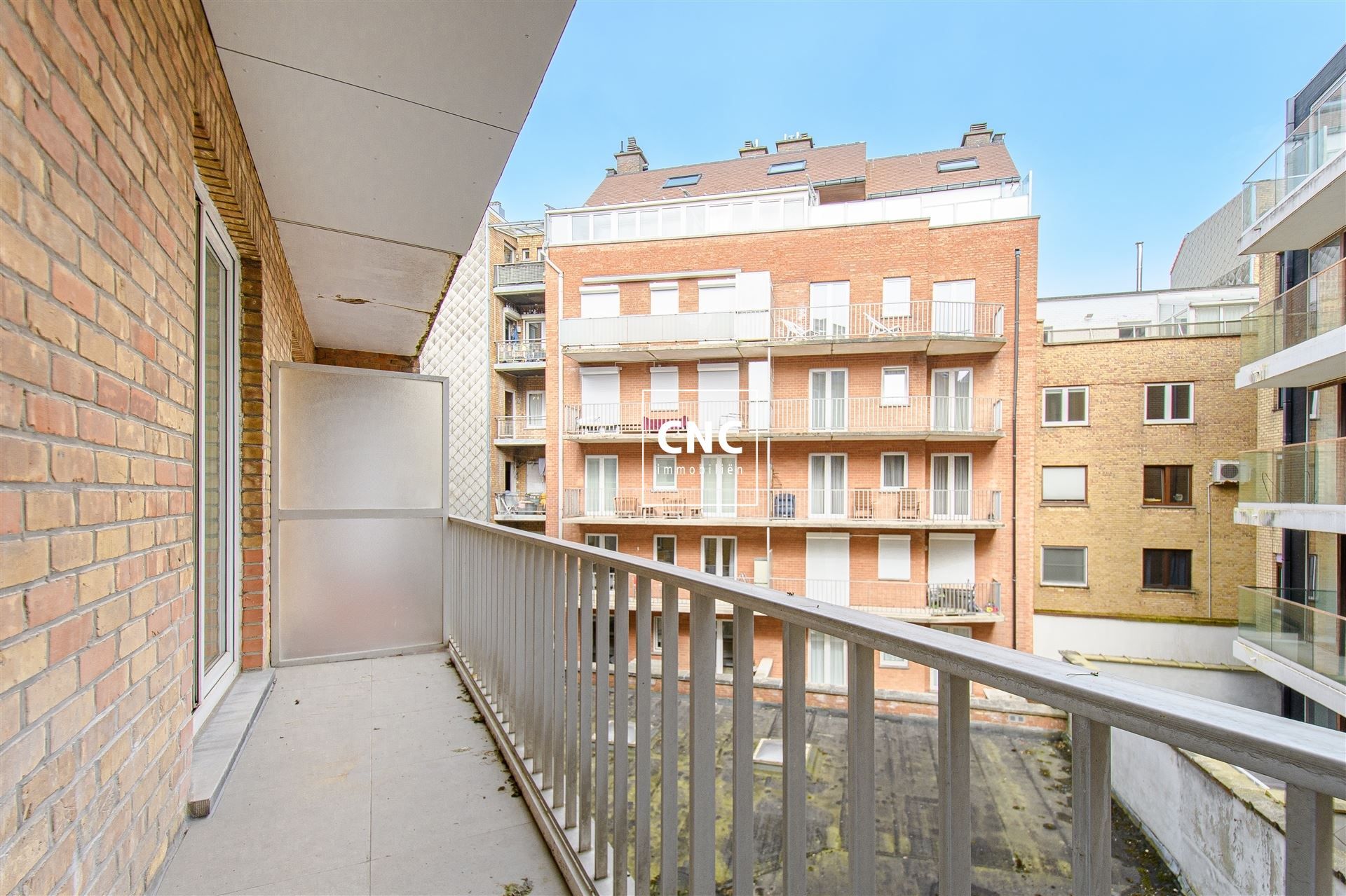 Gerenoveerd appartement in Knokke, op slechts een steenworp van de zeedijk foto 15