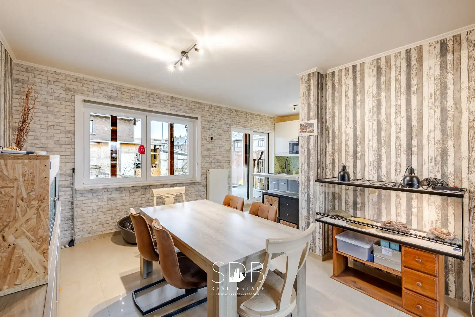 Instapklare half open bebouwing met gezinstuin foto 8