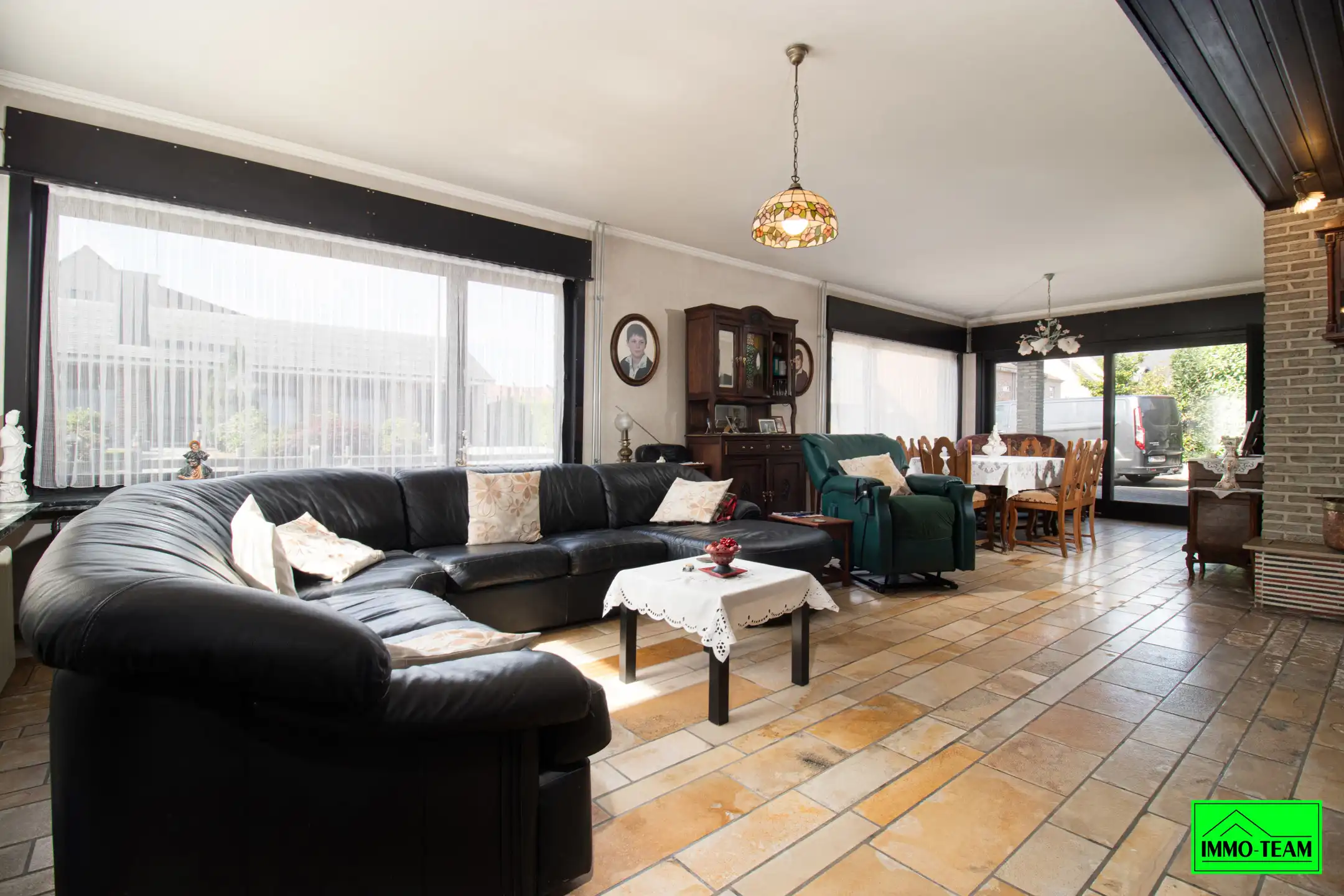 4-gevel woning in residentiële woonwijk foto 5