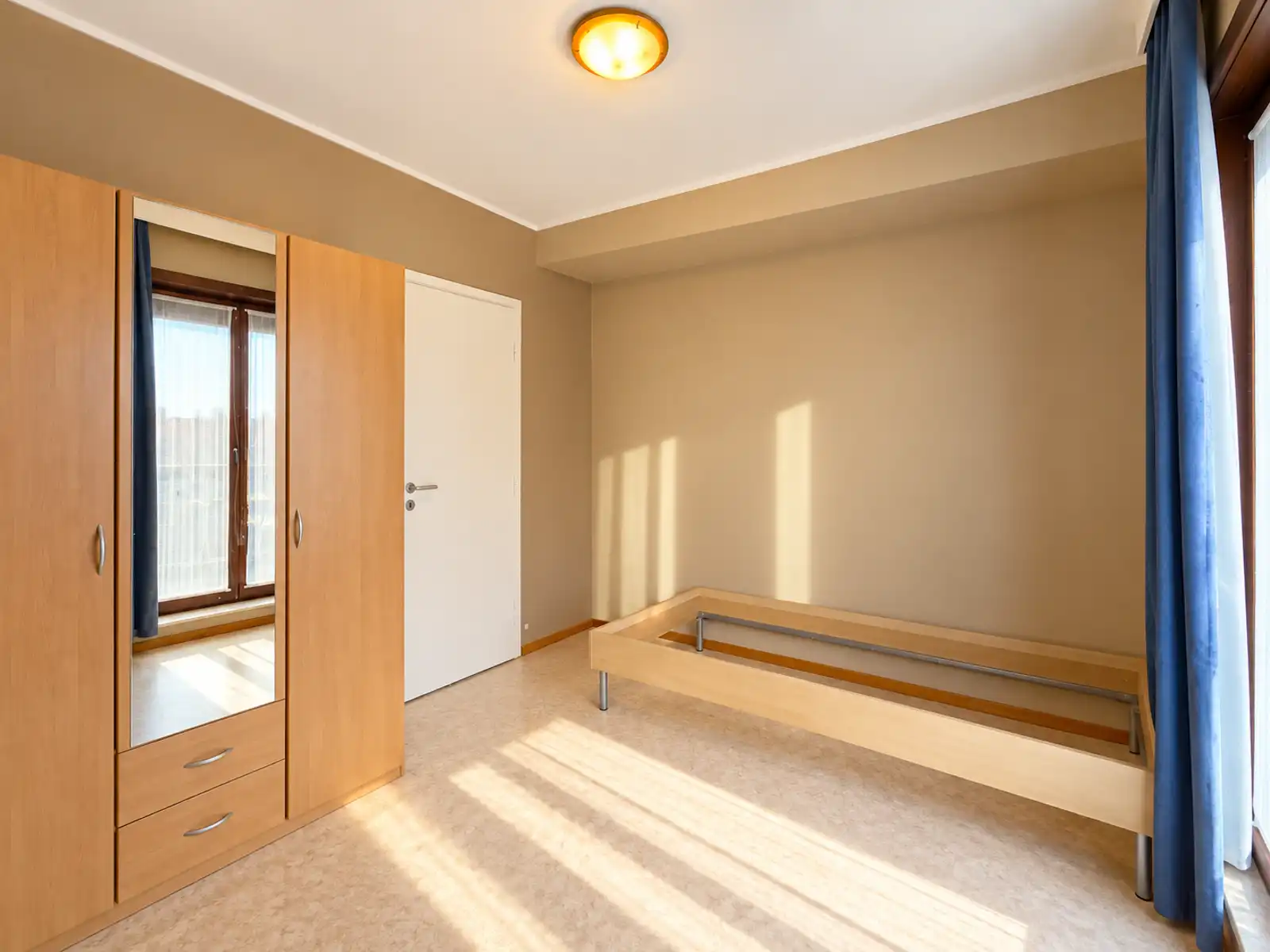 Instapklaar appartement met 2 slaapkamers en terras foto 8