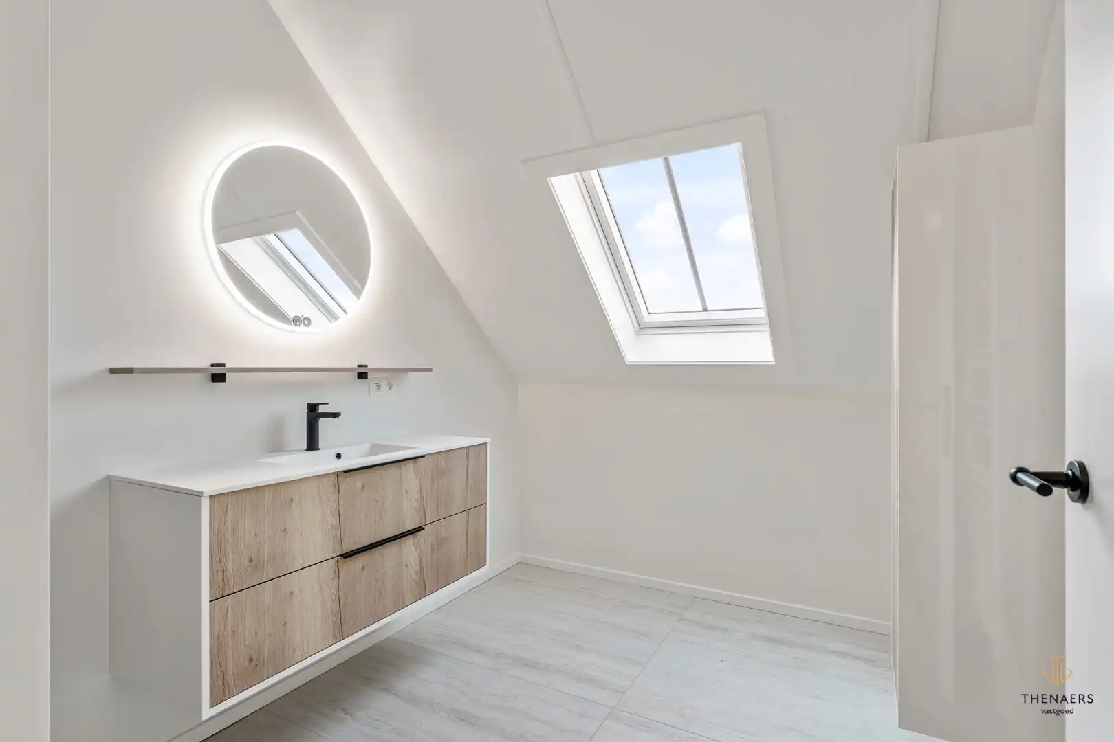 LOT 5 - Instapklare "luxe" en "energiezuinige" nieuwbouwwoning met 4 slaapkamers en 2 badkamers. foto 25