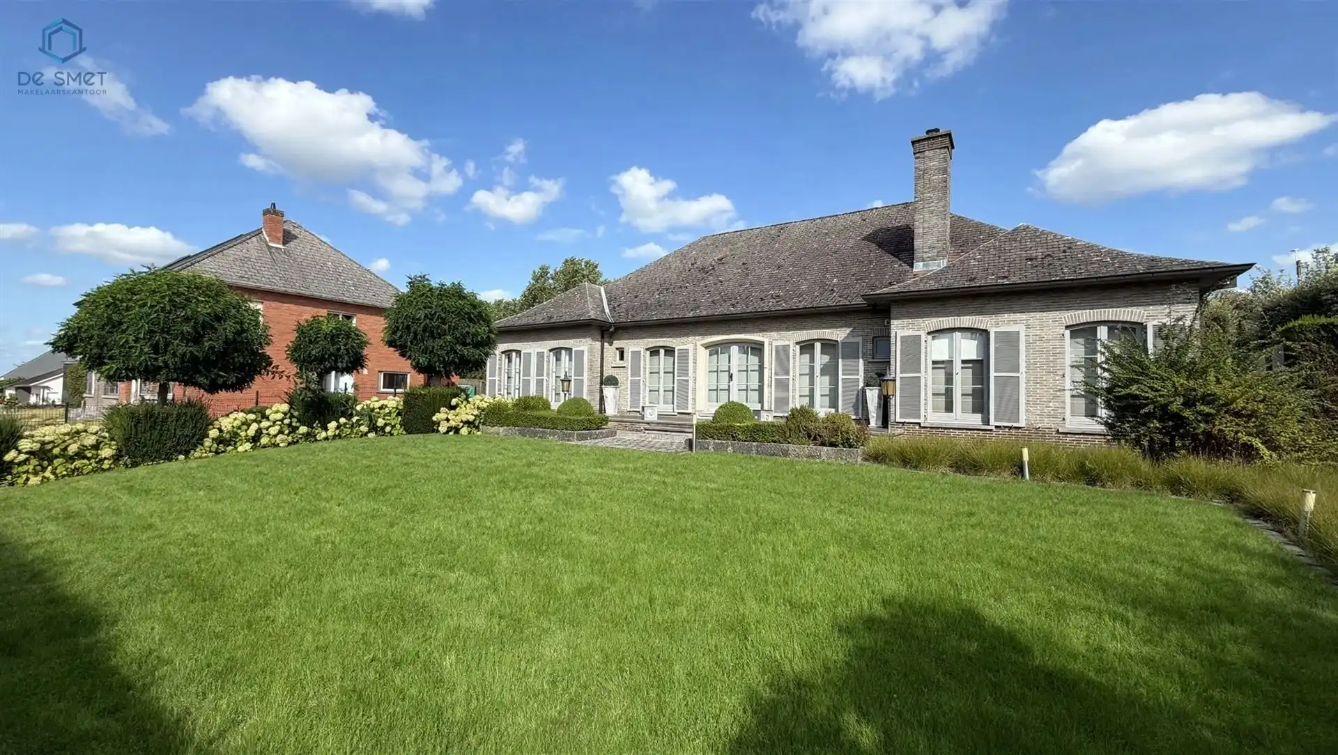 Hoofdfoto van de publicatie: LUXUEUZE VILLA MET OVERDEKT ZWEMBAD & SAUNA – ZOTTEGEM