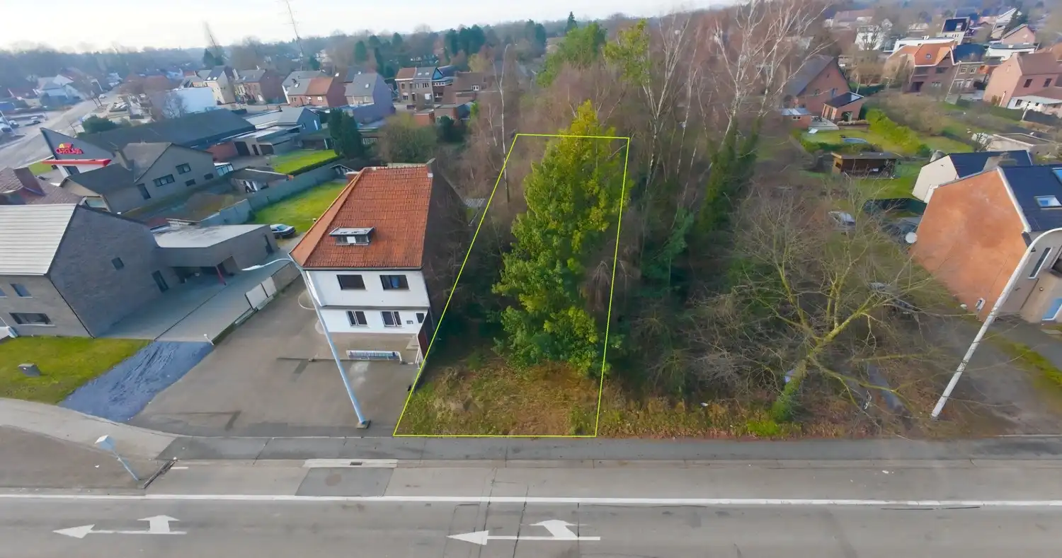 Strategisch gelegen bouwgrond aan stadsrand Genk foto {{pictureIndex}}