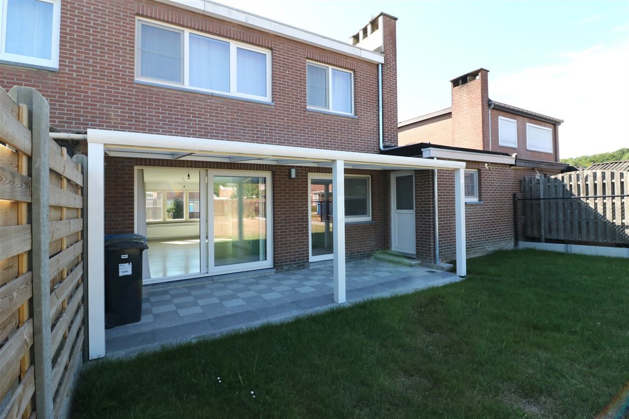 Vernieuwde woning, 3 slpk., leuk overdekt terras met tuin  foto 2