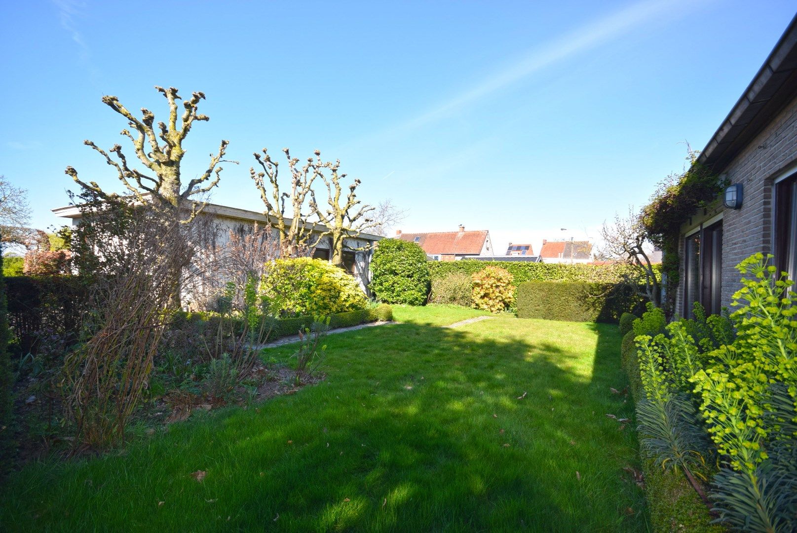 CHARMANTE BUNGALOW MET RUIME TUIN EN BIJGEBOUWEN IN ROESELARE foto 25
