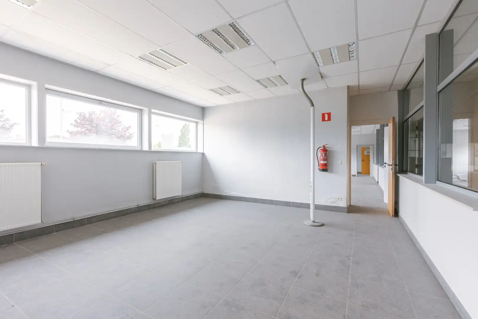 Industriegrond van 14.768 m² met bedrijfsgebouw van 3.025 m² te koop foto 11