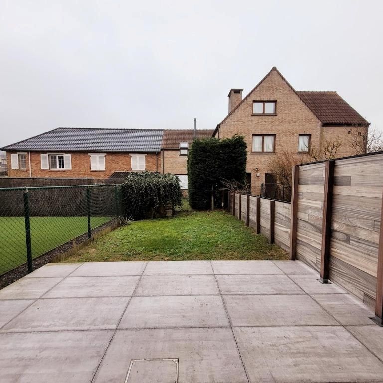 Recent gerenoveerde 2 slaapkamer appartement te Oostduinkerke bad foto 3