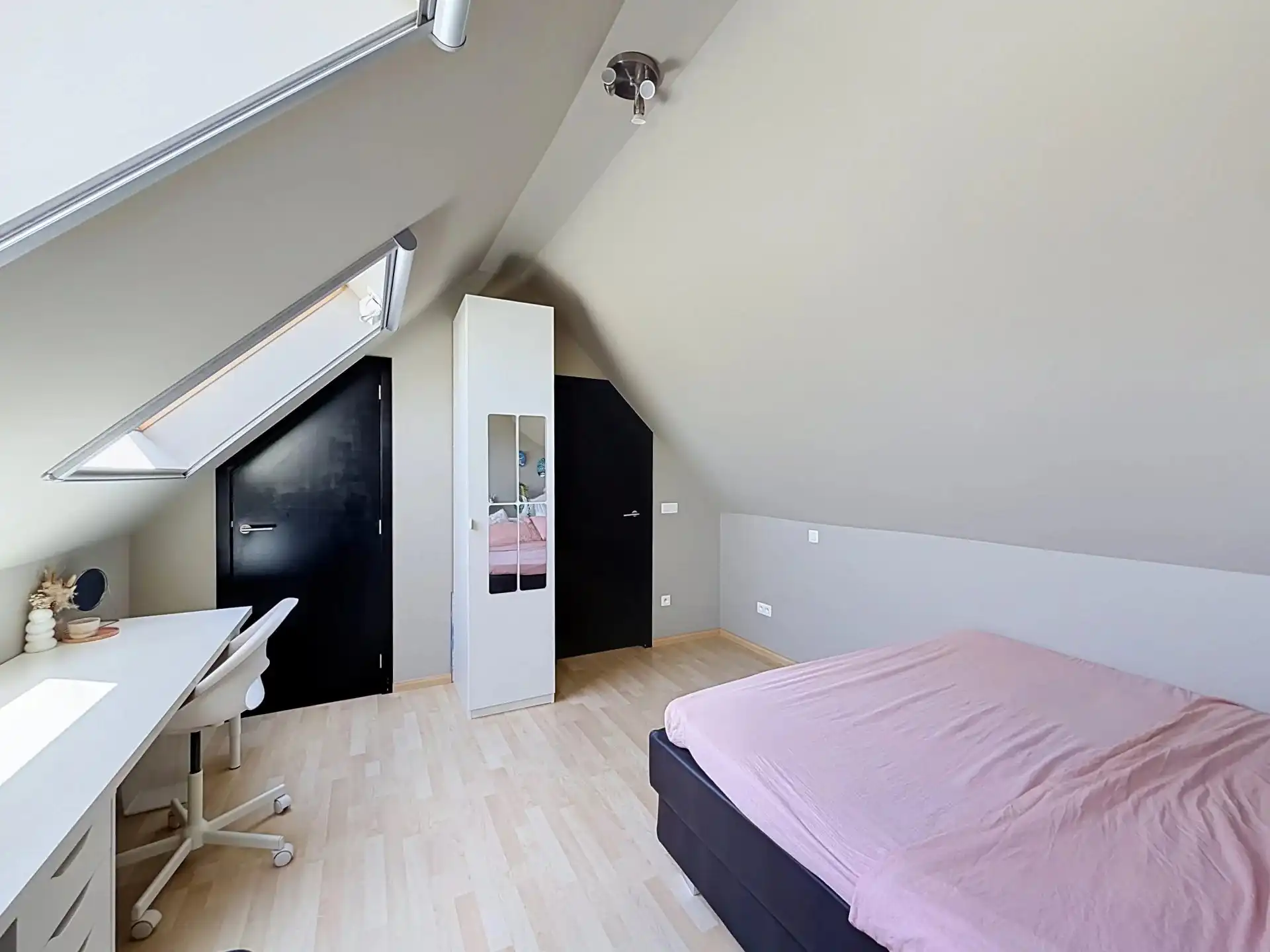 Luxe triplex met dubbele garage, 5 slaapkamers en 2 badkamers  in hartje Mol centrum foto 41