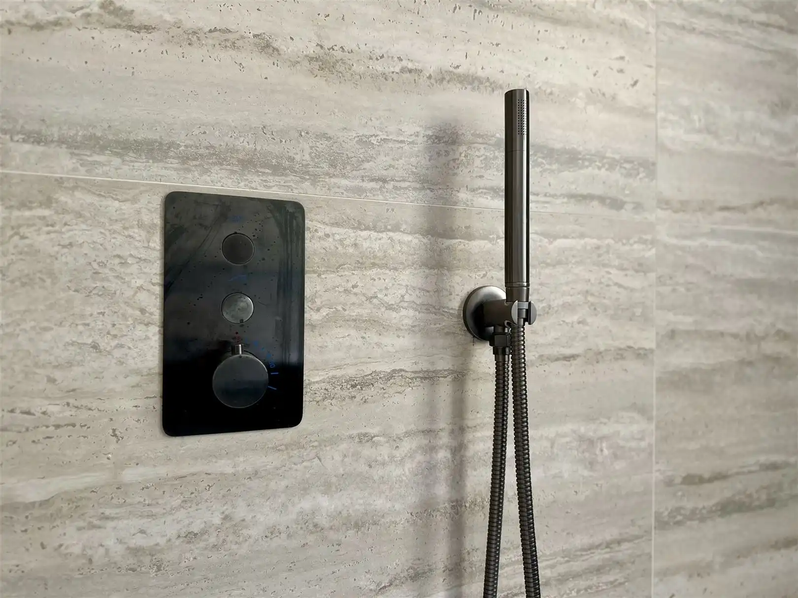 Ruim en licht 2-slaapkamerappartement met dakterras foto 16