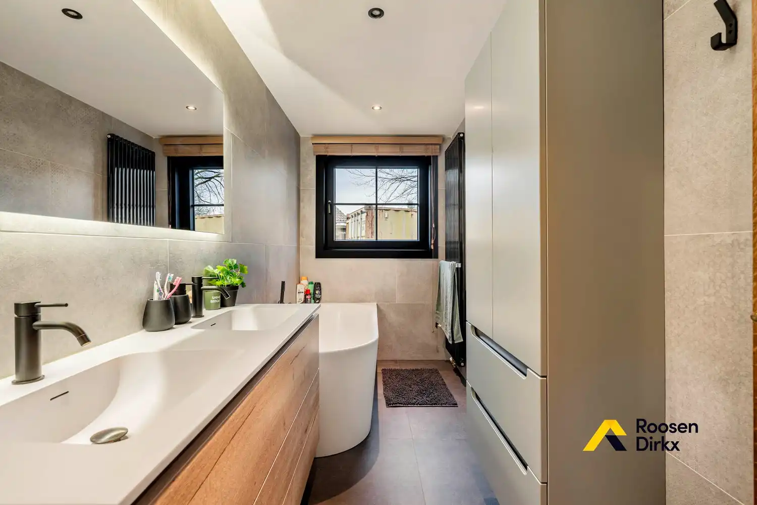 Solide woning met  4 slaapkamers en ruime garage op perceel van 734m² foto 18