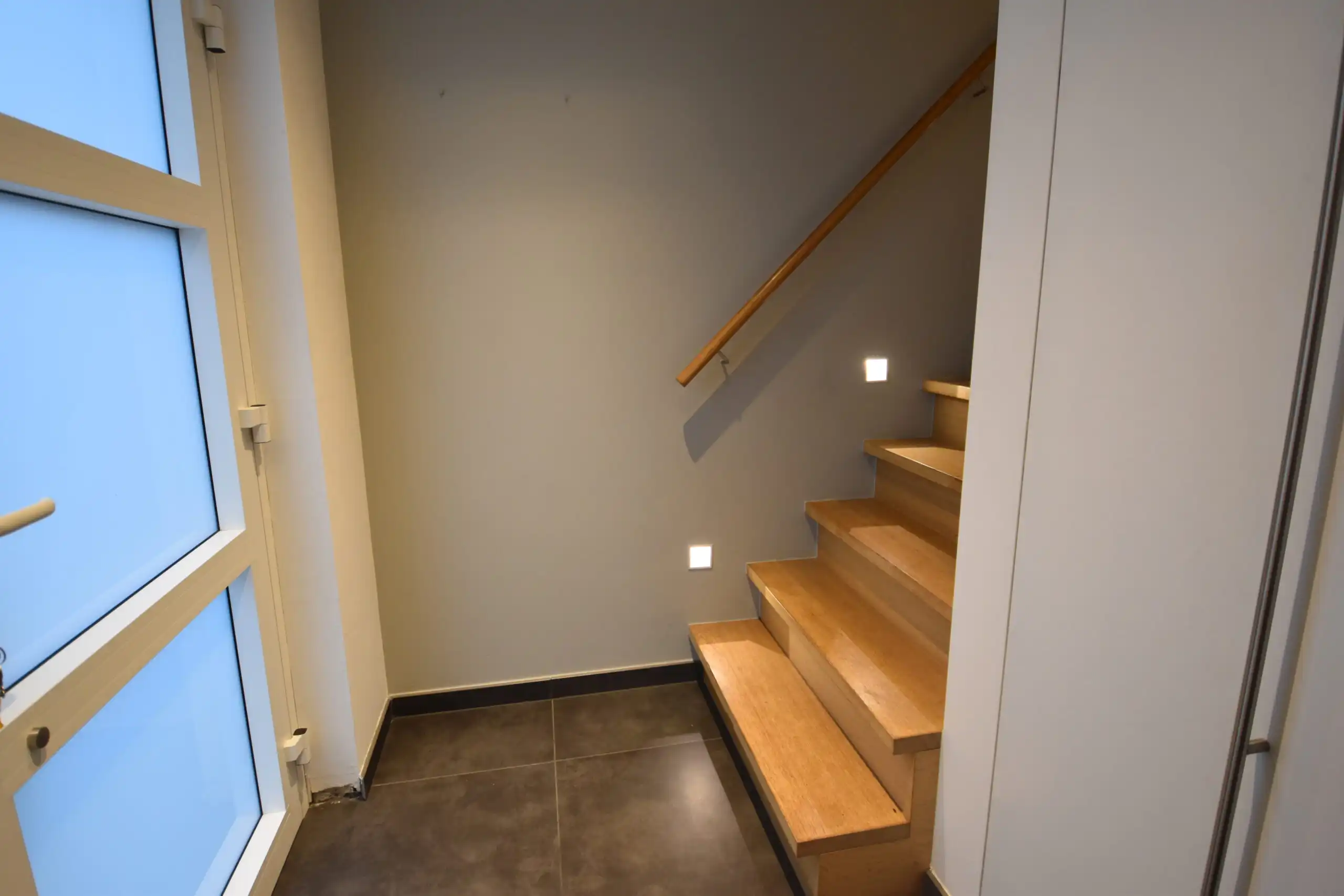 Volledig gerenoveerde woning met tuin en carport foto 3