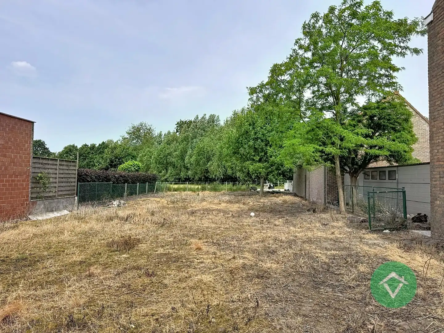 Alleenstaande woning met naastliggend stuk bouwgrond en weide te Eernegem foto 10