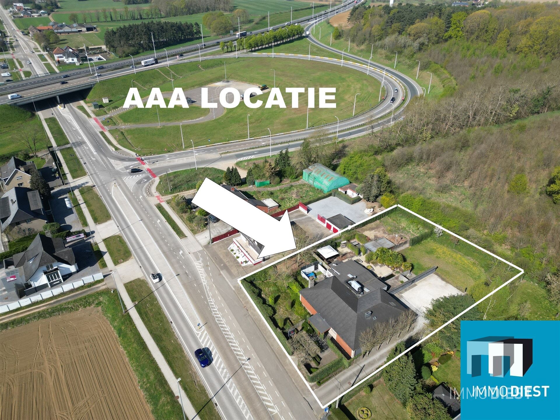 Uniek handelspand met exclusieve afwerking op Triple A locatie foto {{pictureIndex}}