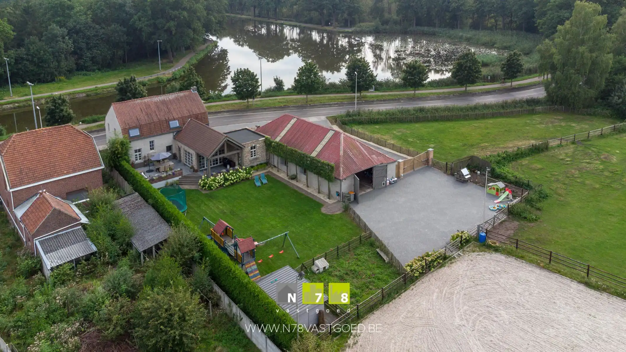 Boerderij te koop foto {{pictureIndex}}