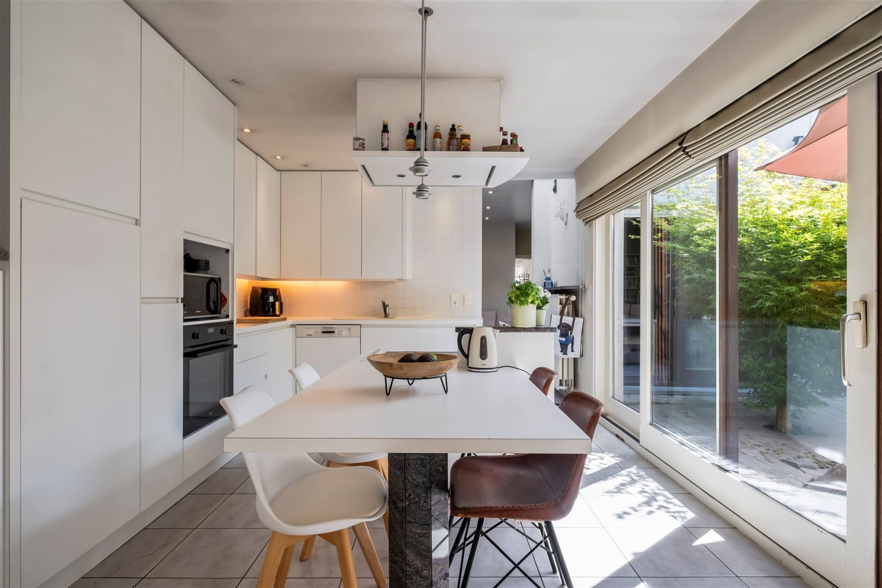 Ruime woning met praktijkruimte, magazijn  in het centrum foto 4
