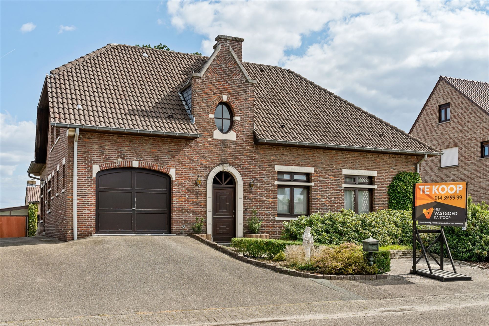 Hoofdfoto van de publicatie: RUIME WONING (CA 250M2) VOLLEDIG ONDERKELDERD MET WERKHUIS VAN 130M2