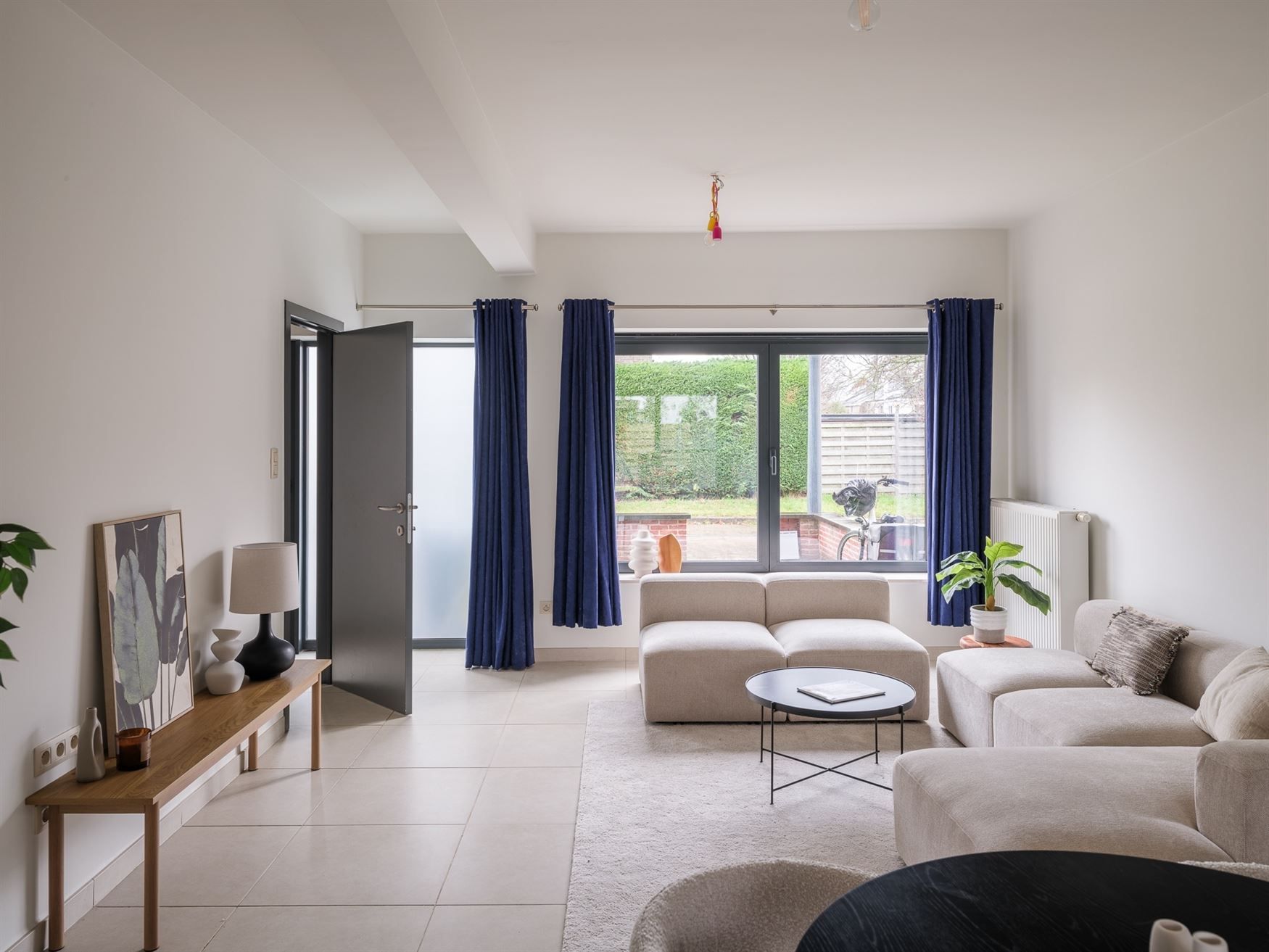 Gezinswoning met 3 slaapkamers en tuin in rustige straat. foto 2