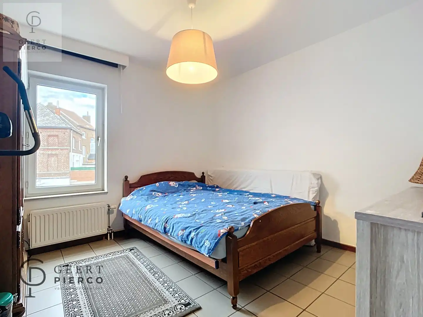 Aan Sint-Anneke 26 bus 102 te Sint-Truiden treffen we dit ruime appartement met drie slaapkamers en kelder. De centrale ligging (200m van Grote Markt) zorgt voor een optimaal bereik van winkels, station, scholen en eveneens de groene omgeving van de stadsvesten en het stadspark. foto 11