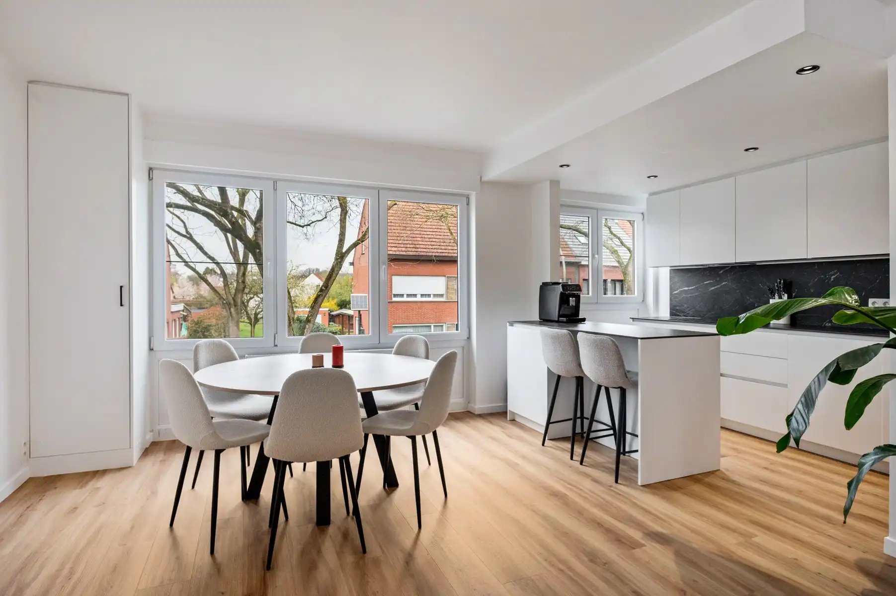 Uitstekend gelegen en instapklaar gerenoveerd appartement foto 2