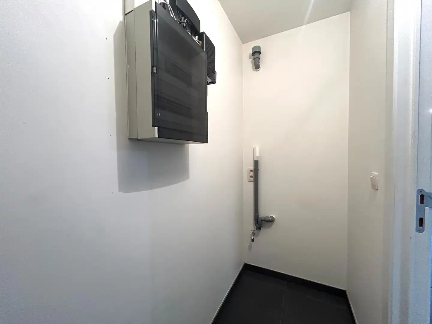 Instapklaar appartement nabij centrum Oostrozebeke! foto 6