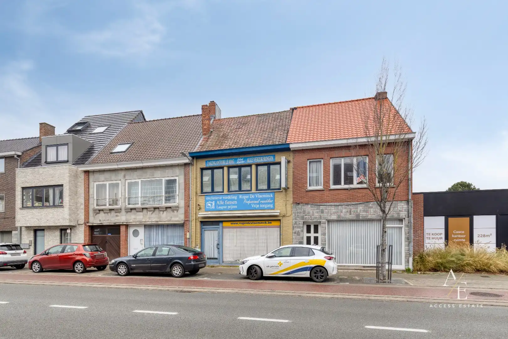 EEKLO - Te renoveren handelshuis met grote bruikbare oppervlakte en tuin foto {{pictureIndex}}