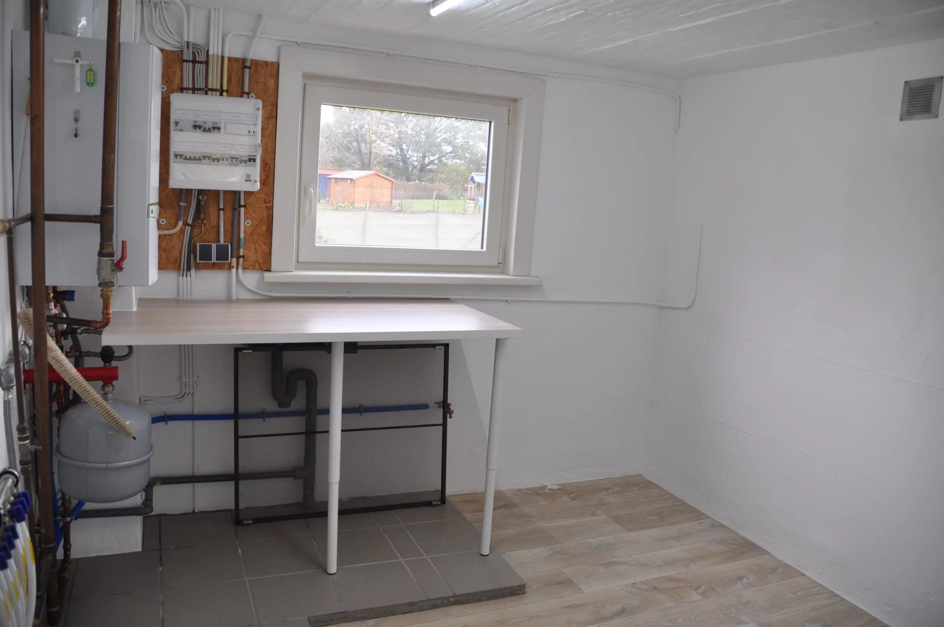 GERENOVEERDE WONING MET 3 SLPK EN LEUKE ONDERHOUDSVRIENDELIJKE TUIN IN BERBROEK foto 12