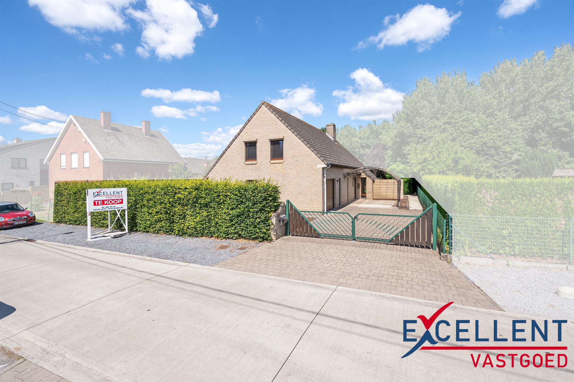 Rustig gelegen en instapklare villa te koop  foto {{pictureIndex}}