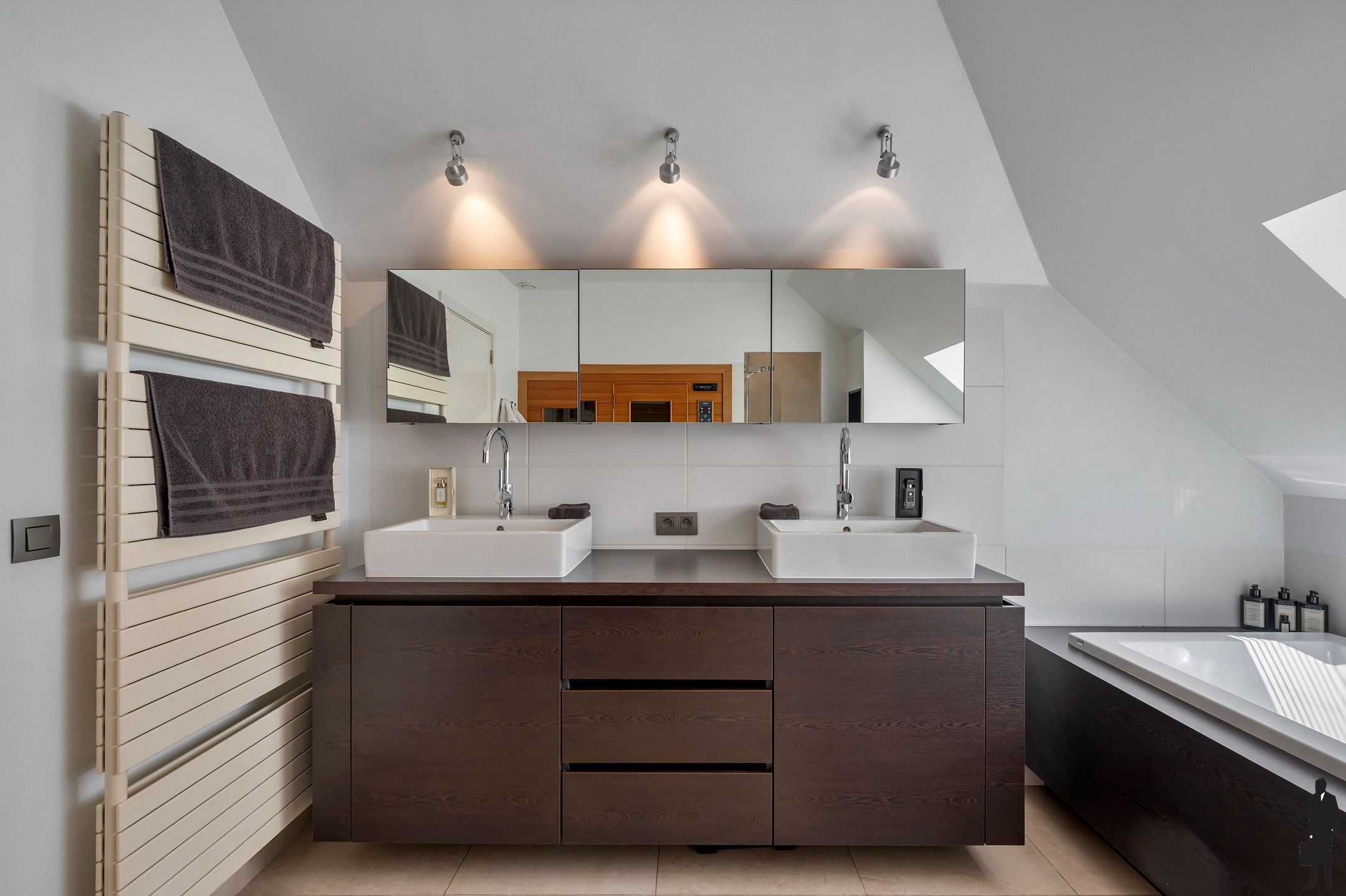 Tijdloze villa op perceel van ca. 1287 m².  foto 25