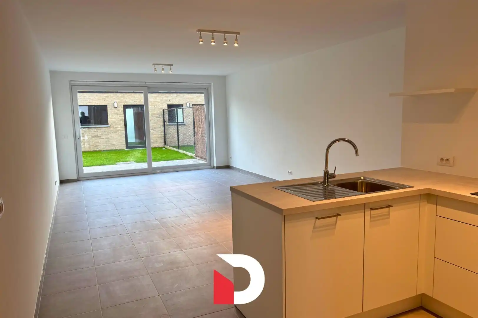 Nieuwbouwwoning met 3 slaapkamers en tuin foto 2