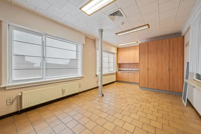 Zonnebeke-Passendale.&nbsp; Wonen en werken, grote verzorgde woning met > 5 slaapkamers en aparte >60m2 kantoorruimte / praktijk / hobbyruimte met aparte ingang. foto 20