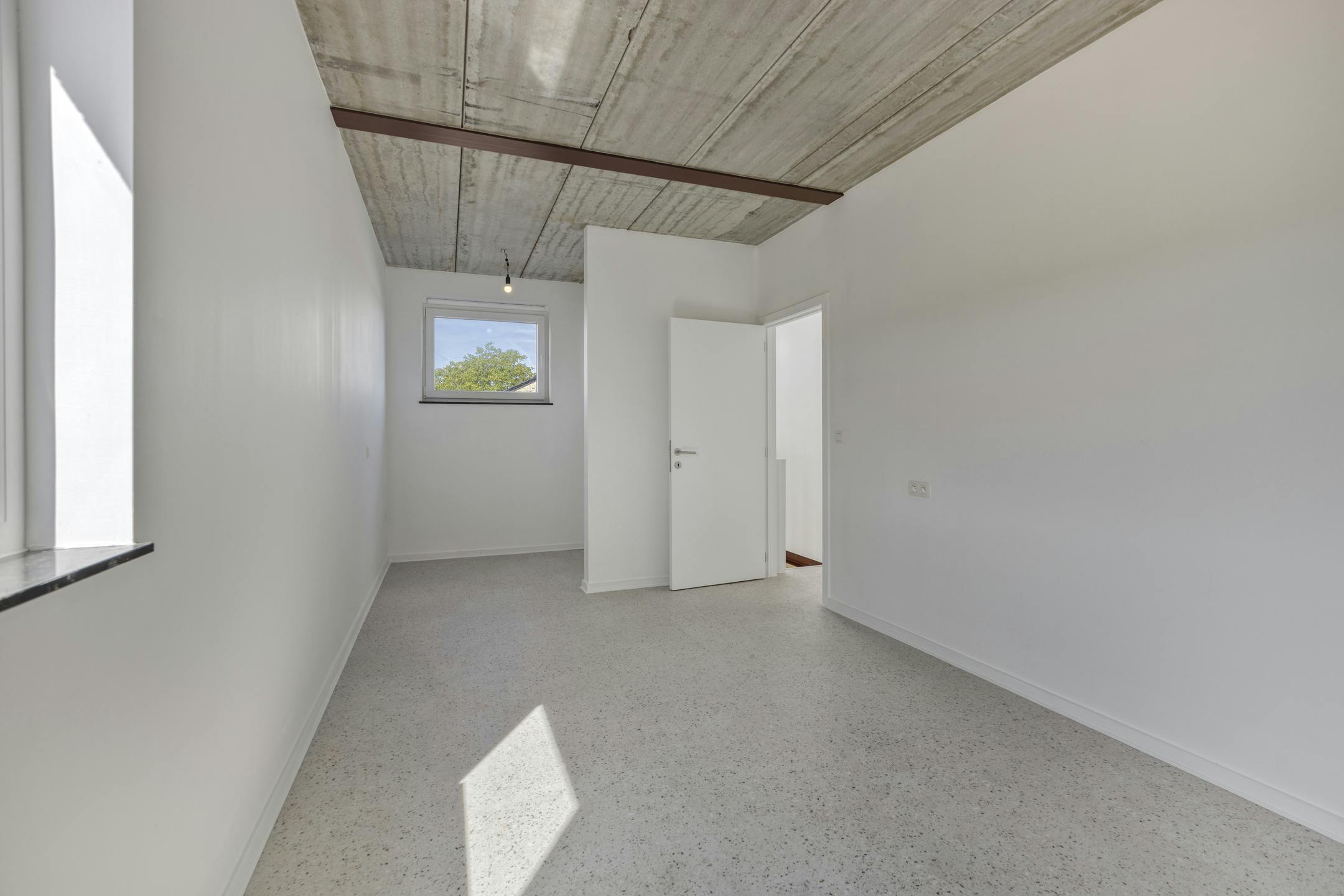 Volledig vernieuwde woning met 4 slaapkamers in Stevoort foto 25