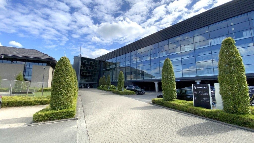 Instapklaar kantoor te huur nabij R8 in Kortrijk foto 23