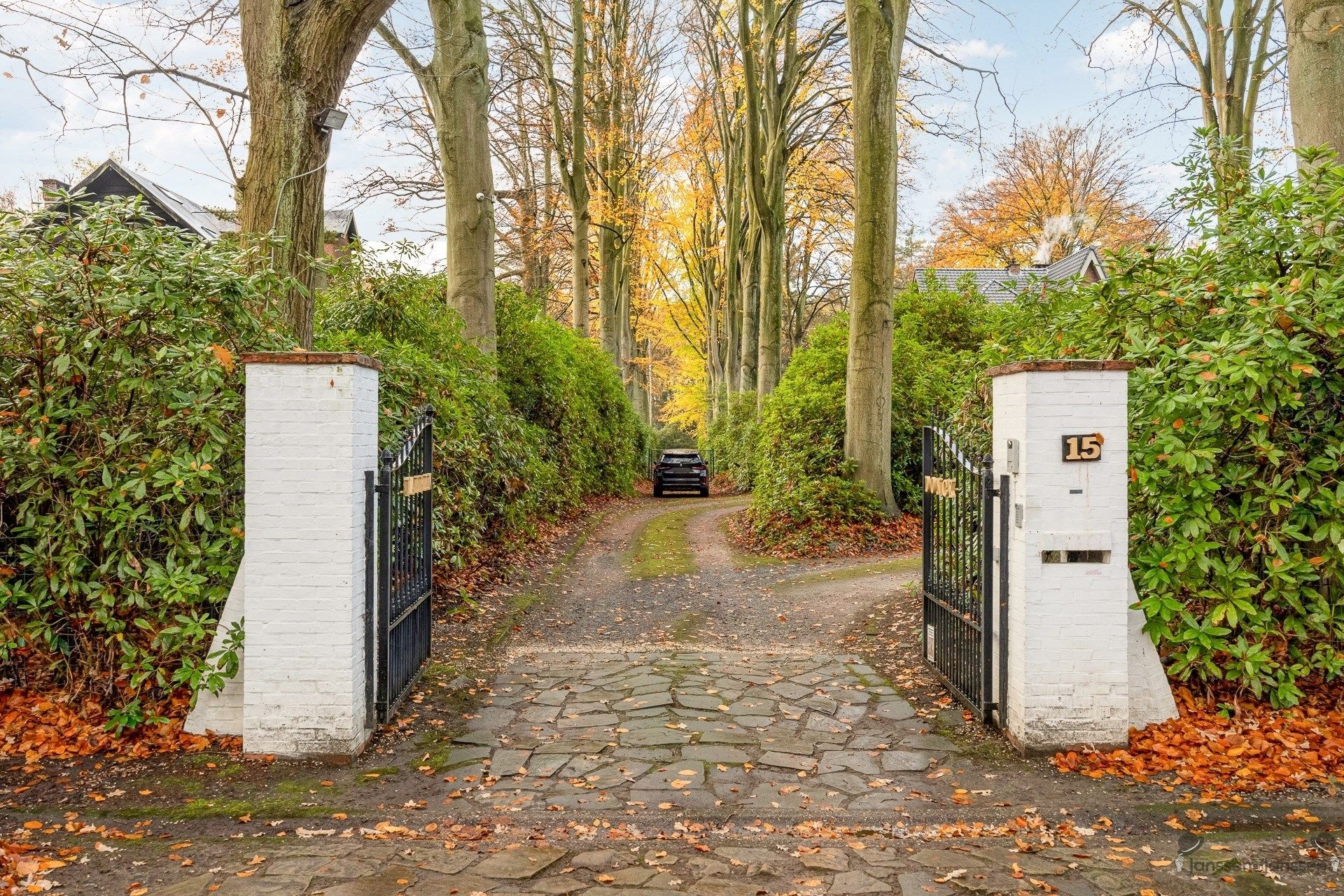 Exclusieve villa op 10.500 m² op residentiële toplocatie foto 29