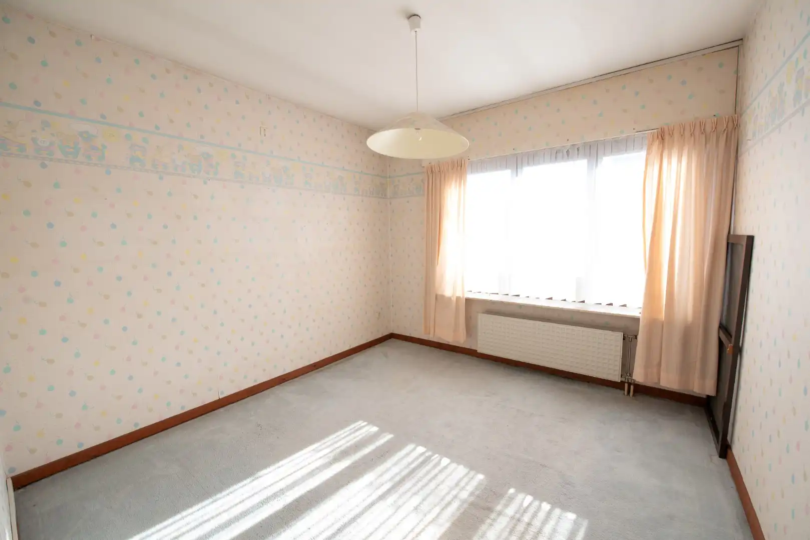 Praktische woning met 3 slaapkamers, garage, veranda en leuke tuin in centrum Wontergem foto 9