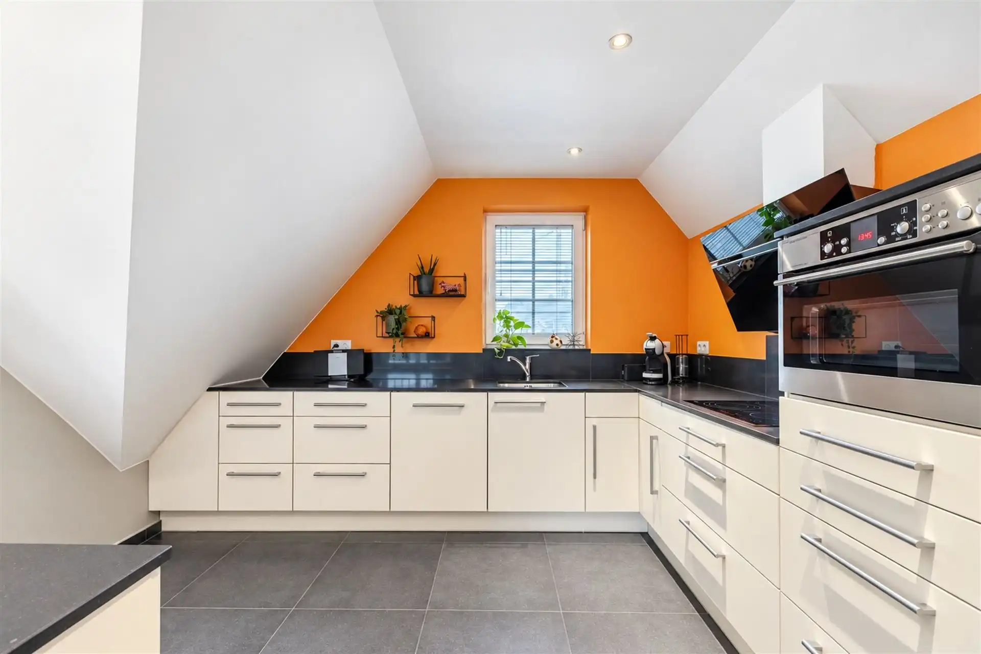 Ruim dakappartement met 50 m² zuidgericht terras + zolder foto 3