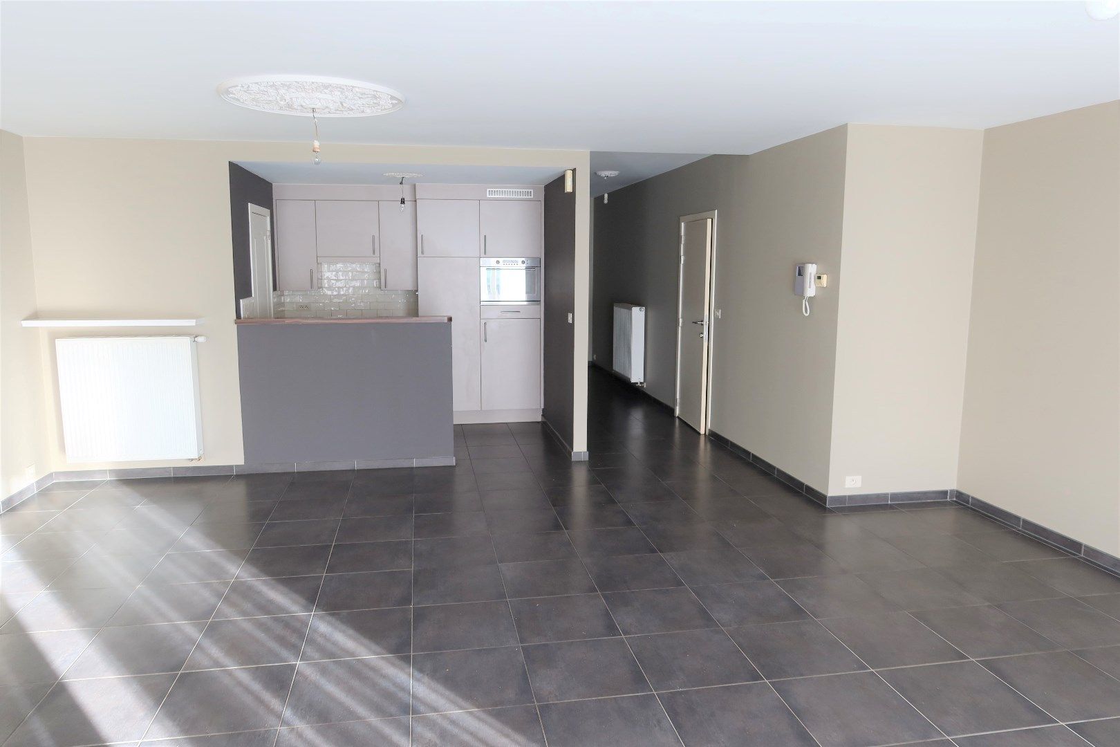 Gelijkvloers app met 2 slk, tuin en garage foto 5