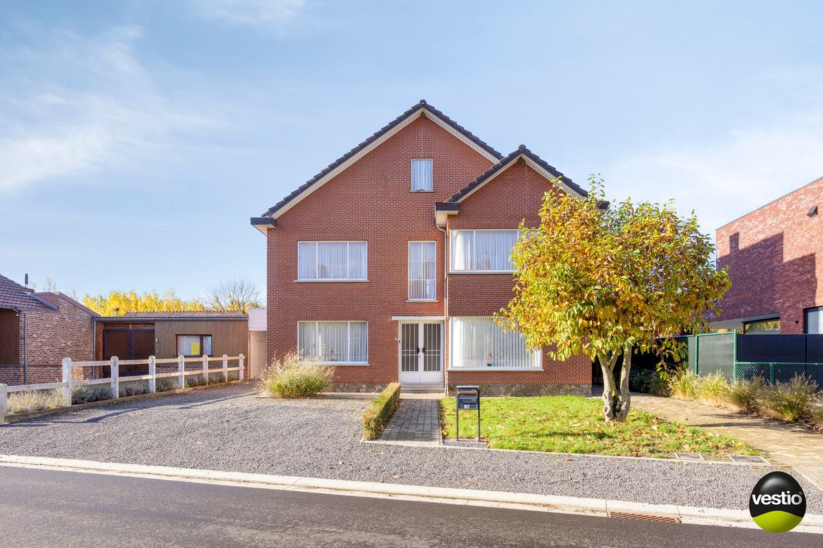 RUSTIG GELEGEN RUIME HALFVRIJSTAANDE WONING MET GROTE TUIN OP 22A49CA TE HOESELT. foto 34