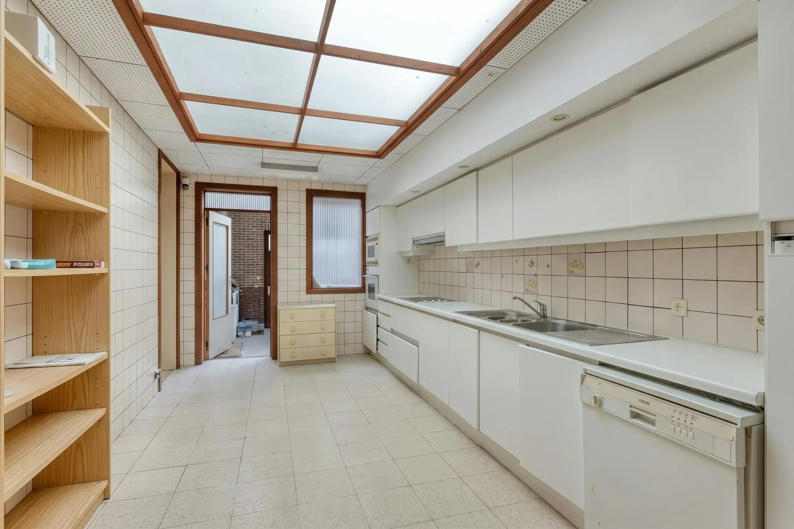 Ruime woning  (9 slaapkamers) op een perceel van 1.608 m². foto 6