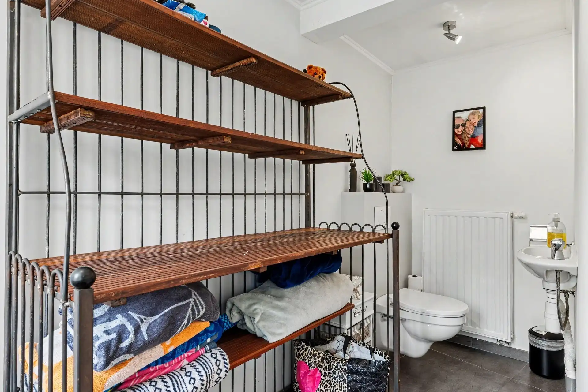 Instapklare woning met 2 slaapkamers en garage vlak bij het centrum van Stekene foto 13