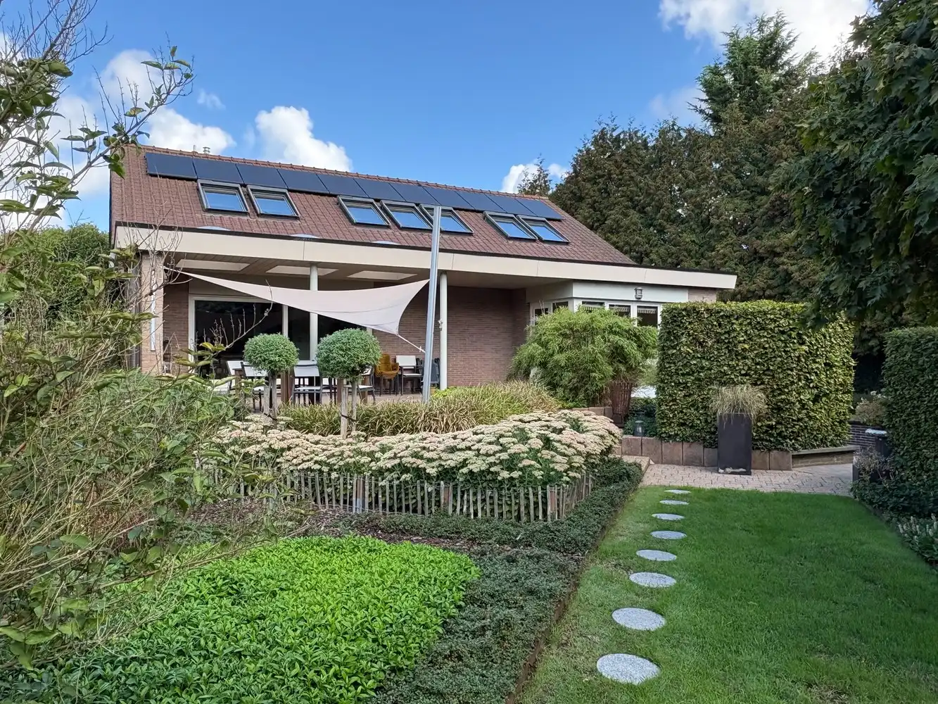 Prachtige instapklare woning op ruim perceel van 14a91ca foto 4